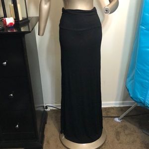 🖤Black floor length maxi skirt🖤
